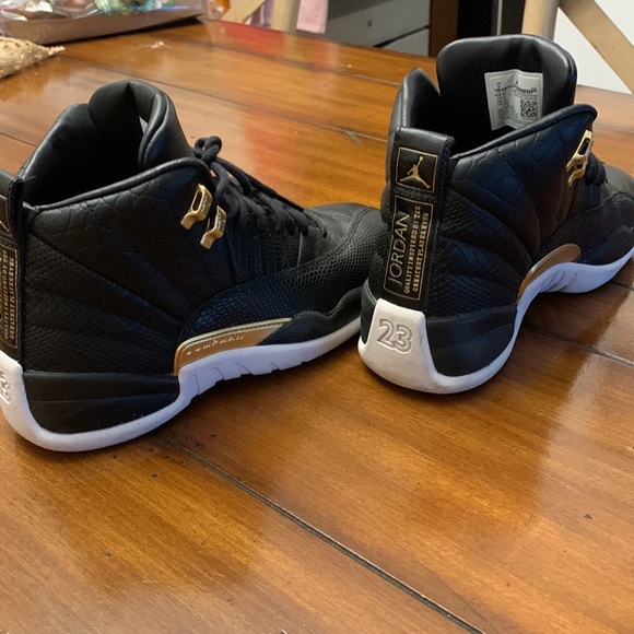 The Air Jordan 12 Retro Black Metallic Gold White. Women’s US size 7. - Picture 3 of 3